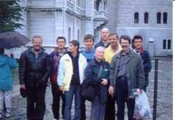 Die FAHRGAST-Gruppe im Innenhof des Schlosses Neuschwanstein